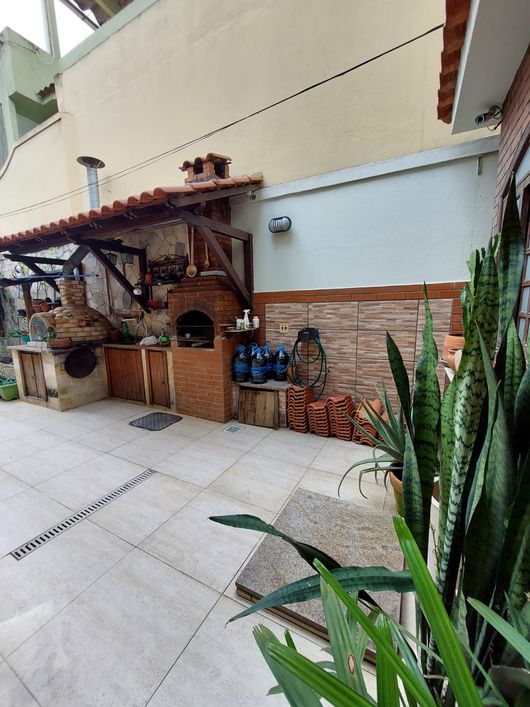 Casa para venda com 267 metros quadrados com 2 quartos em Califórnia - Nova Iguaçu - RJ