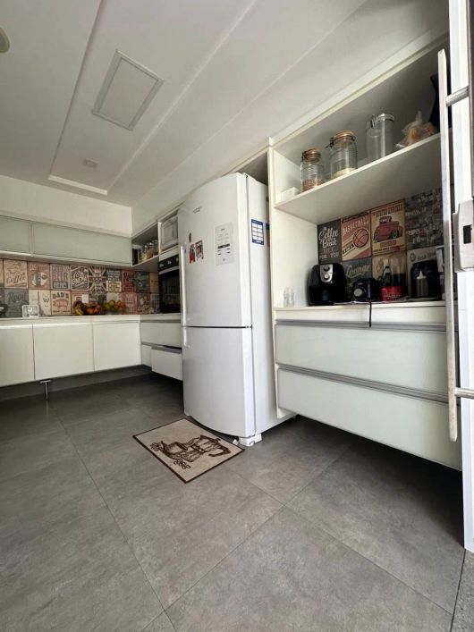 Imóvel para venda possui 200 metros quadrados com 4 quartos