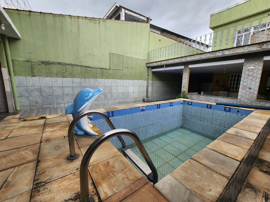 Casarão com piscina e amplo quintal com área Gourmet na Posse!