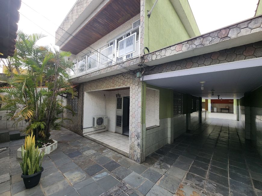 Casarão com piscina e amplo quintal com área Gourmet na Posse!