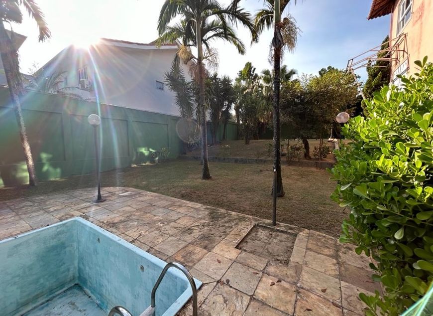 Casa para venda possui 1800 metros quadrados