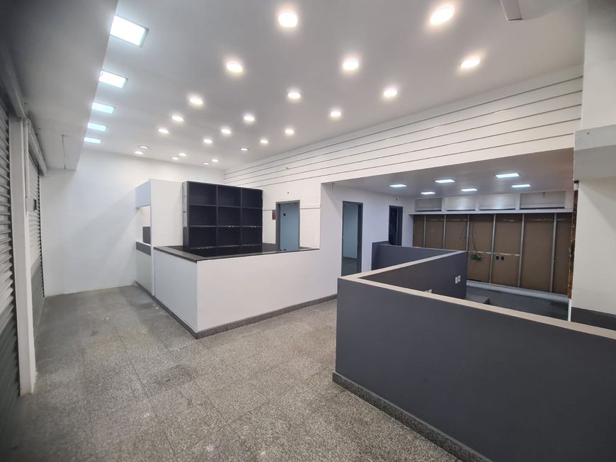 Loja Triplex com Galpão Comercial para Locação no Centro de Nova Iguaçu-RJ: 3 Salas, 3 Banheiros, 20