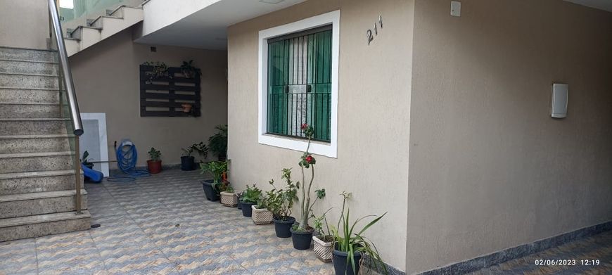 Vendo Casa com 5 quartos, duas vagas para residencia ou comercio