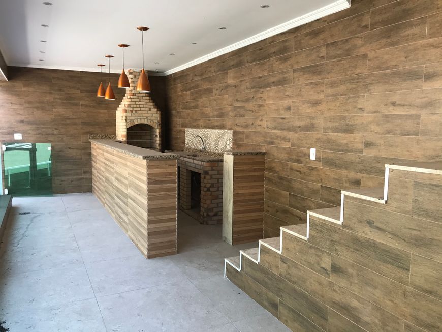 Vendo ou alugo Casa comercial com 5 quartos piscina na área nobre de Nova Iguaçu rua Ivan Vigne