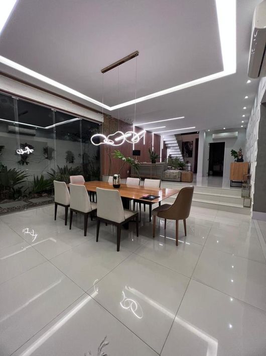 Casa para venda tem 450 metros quadrados com 6 quartos em Centro - Nova Iguaçu - RJ