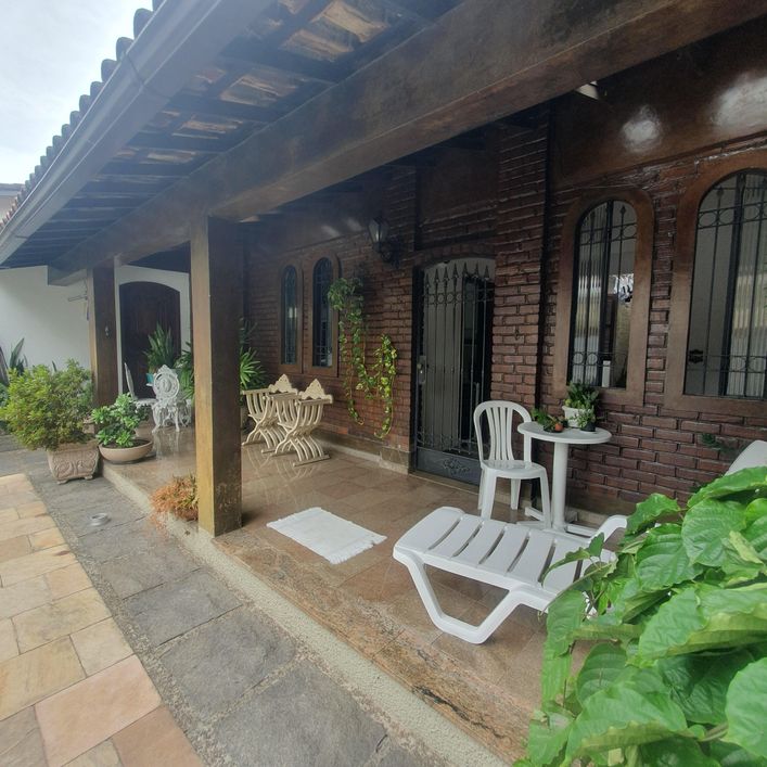 Casa com 3 quartos em Alvarez - Nova Iguaçu - RJ