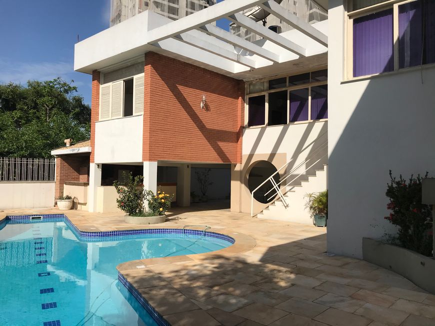 Vendo Casa linear no centro de Nova Iguaçu com 4 qts com 400 m² piscina e churrasqueira