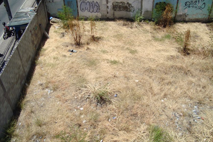 Alugo terreno com 1.385,00 m² em Nova Iguaçu - RJ