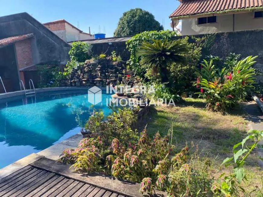 Casa de rua : Duplex / Residencial / Jardim Tropical