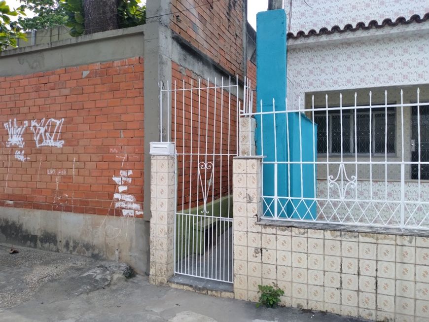 Alugo casa em Nova Iguaçu.