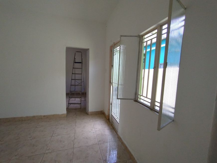 Alugo casa em Nova Iguaçu.