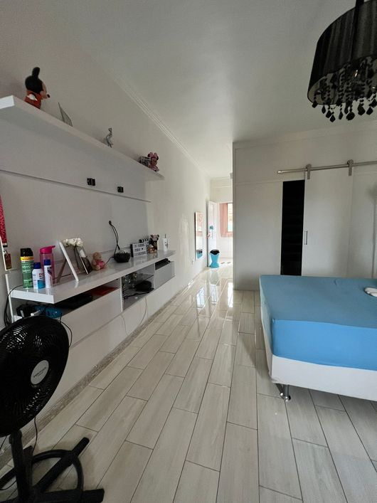 Dois apartamentos de 280 m de área construída em Alvarez - Nova Iguaçu - RJ