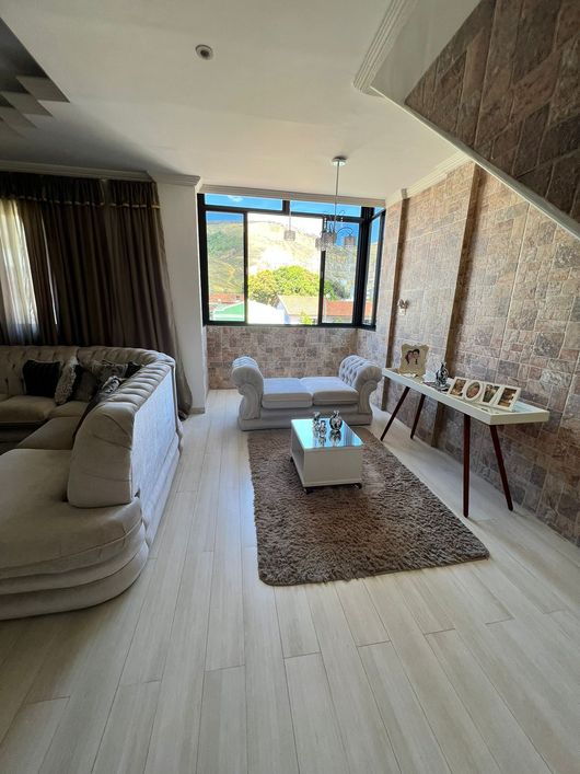 Dois apartamentos de 280 m de área construída em Alvarez - Nova Iguaçu - RJ