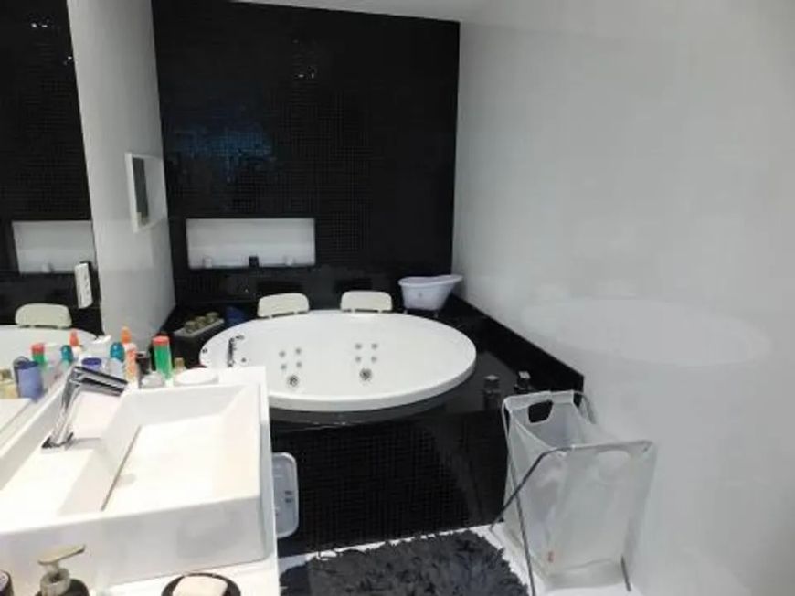 Casa para Venda em Nova Iguaçu, LUZ, 5 dormitórios, 5 suítes, 6 banheiros, 4 vagas