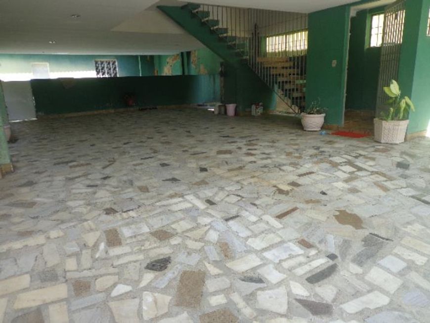 Vendo casa com piscina no centro de Nova iguaçu com 300m²