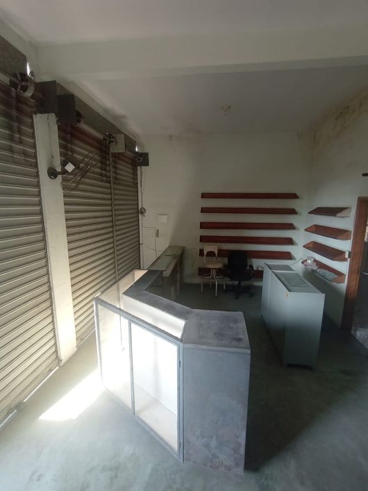 Terreno com uma loja e uma casa comercial para venda com 326 metros quadrados em Viga