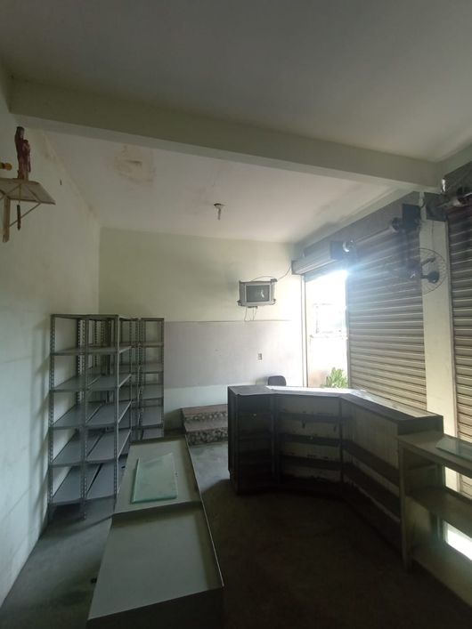 Terreno com uma loja e uma casa comercial para venda com 326 metros quadrados em Viga
