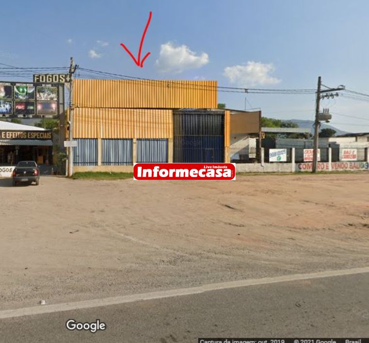 GALPÃO NA DUTRA SENTIDO RIO, COM 15 DE FRENTE E 70 DE COMPIMENTO. TOTALMENTE FECHADO, E COBERTO, COM