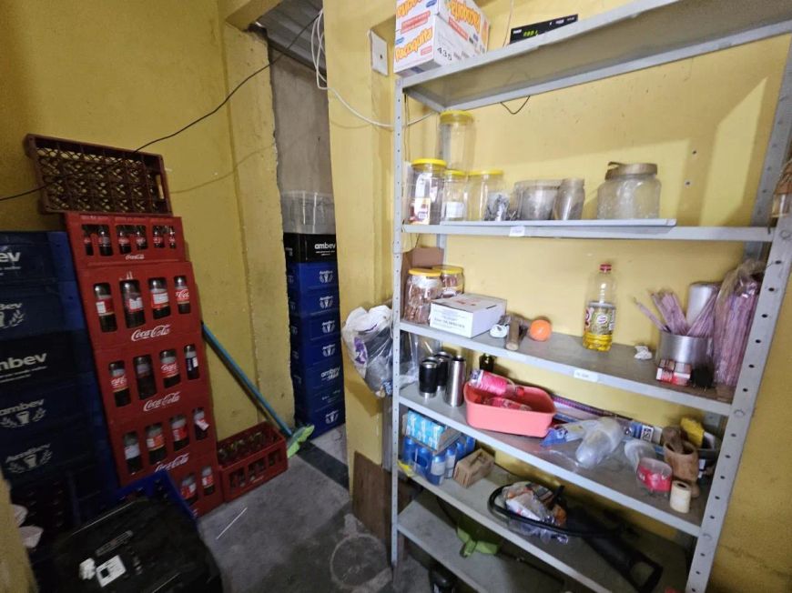 Casa para Venda em Nova Iguaçu, Engenho Pequeno, 7 dormitórios, 2 suítes, 6 banheiros, 3 vagas