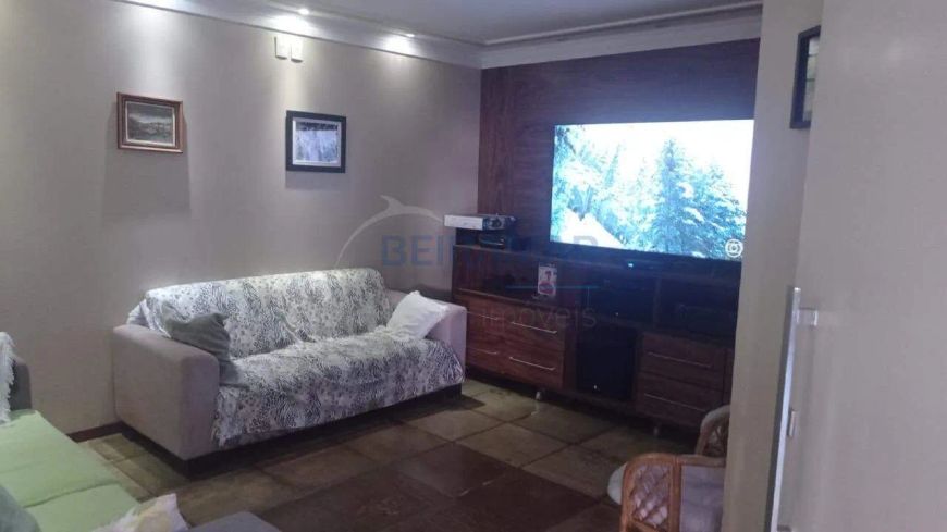 Casa de Alto Padrão com 4 Suítes, Piscina, Hidromassagem, Varanda e Amplo Espaço de Garagem Venda no