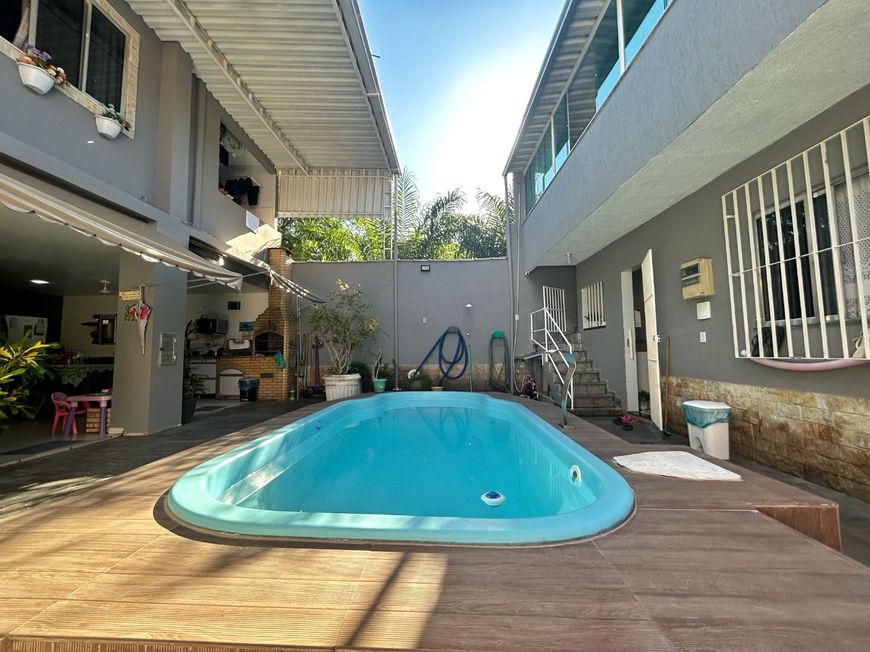 Casas com 7 dormitórios à venda, 258 m² por R$ 800.000 - Vila Bandeirantes - Nova Iguaçu/RJ