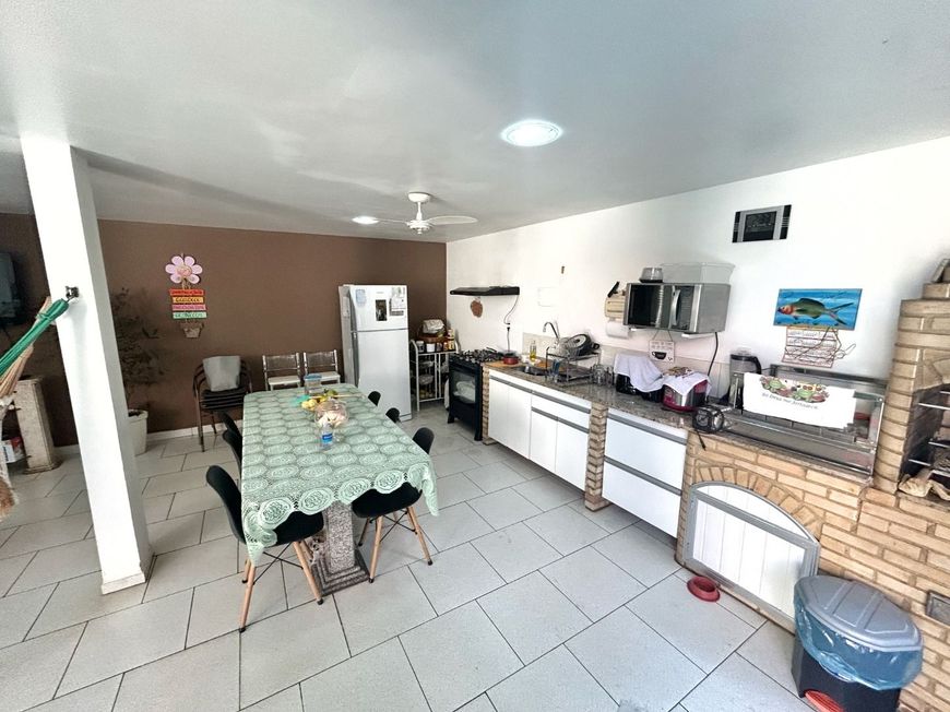 Casas com 7 dormitórios à venda, 258 m² por R$ 800.000 - Vila Bandeirantes - Nova Iguaçu/RJ