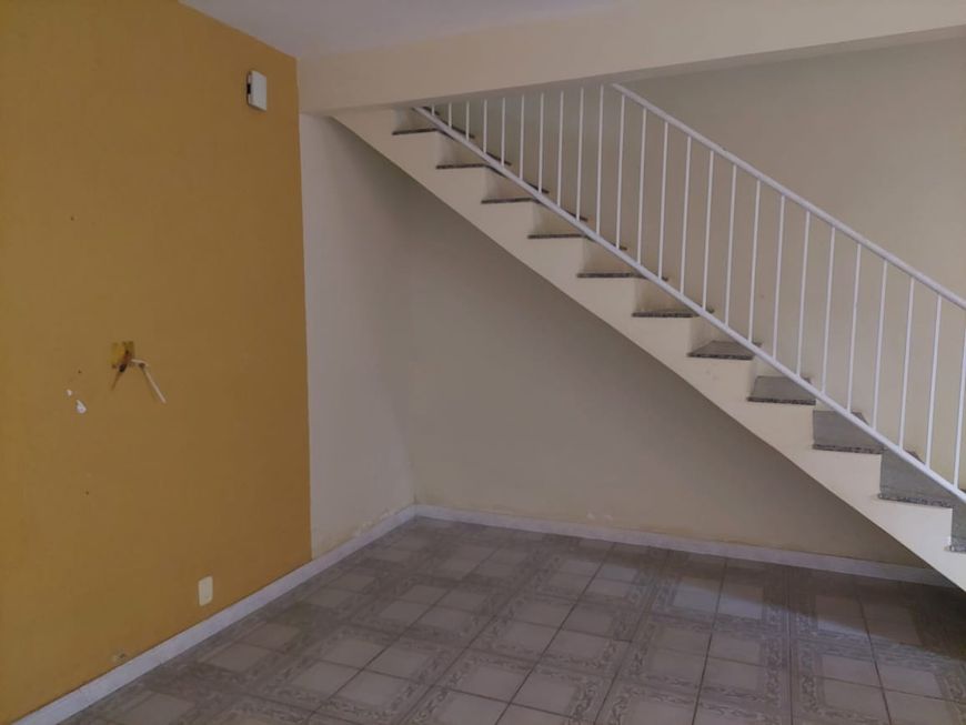 Casa para aluguel possui 30 metros quadrados com 2 quartos em Valverde - Nova Iguaçu - RJ