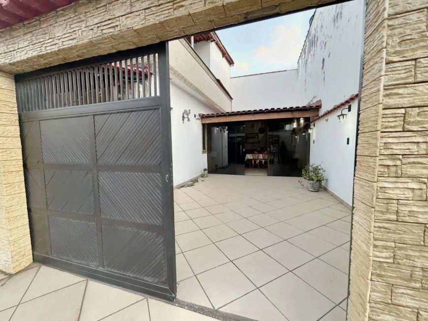 Casa Ampla e Completa em Condomínio Fechado com Lazer e Segurança – Perfeita para Família Grande!
