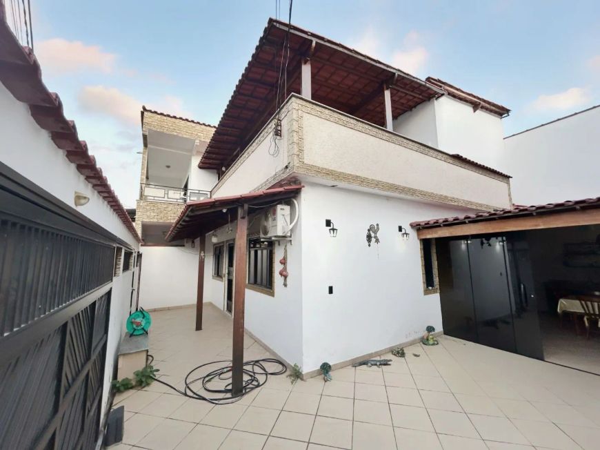 Casa Ampla e Completa em Condomínio Fechado com Lazer e Segurança – Perfeita para Família Grande!