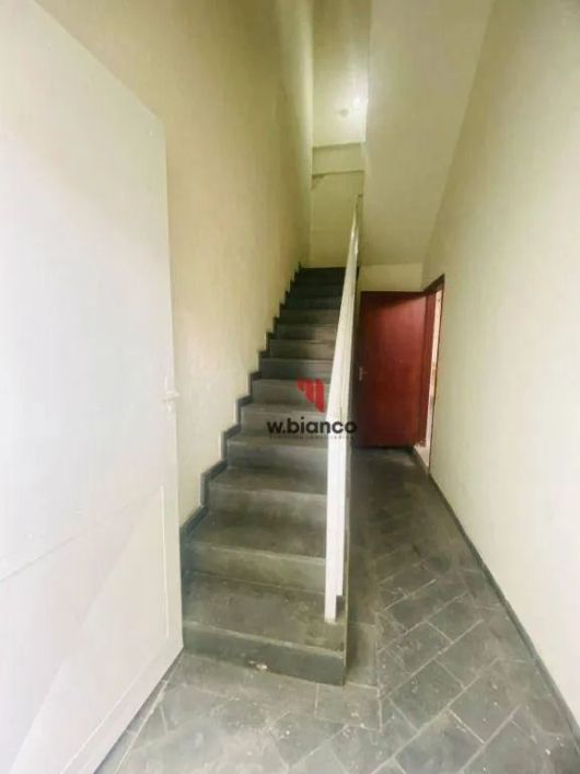 Galpão, Sacadura Cabral, 715 metros área construída.