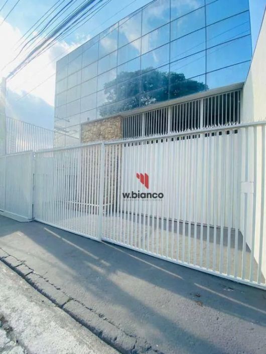 Galpão, Sacadura Cabral, 715 metros área construída.