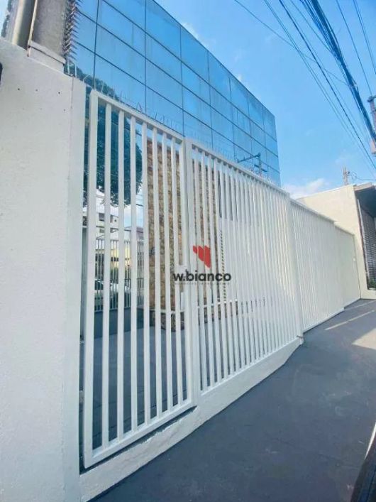 Galpão, Sacadura Cabral, 715 metros área construída.