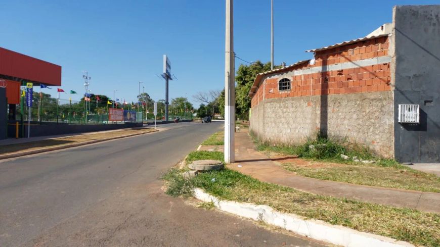 CRECI 19258 8ª R/DF P&C vende lote comercial de 560 m² Qd.104 Setor Hospitalar Recanto das Emas/DF