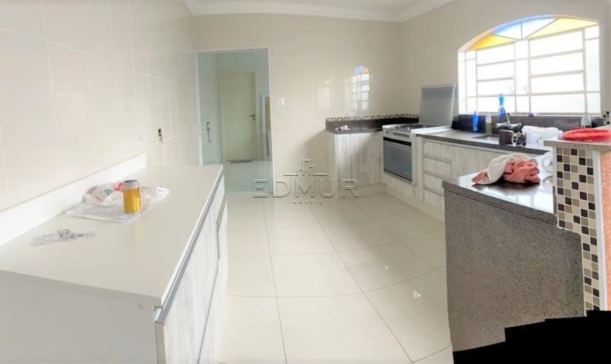 CASA para VENDA E ALUGUEL com 345m² no bairro Campestre com 5 quartos e 3 vagas. Santo André, SP