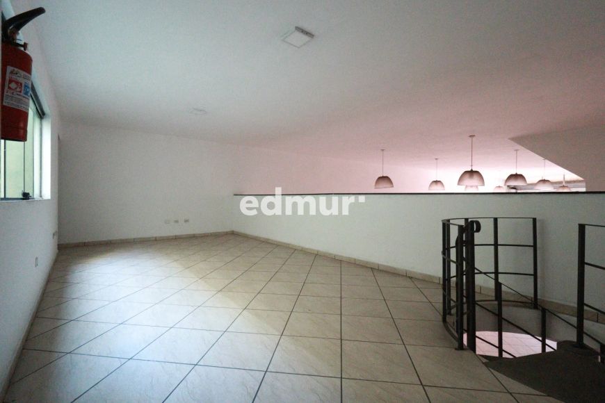 SALÃO para ALUGUEL com 220m² no bairro Parque Das Nações com 0 quartos e 0 vagas. Santo André, SP