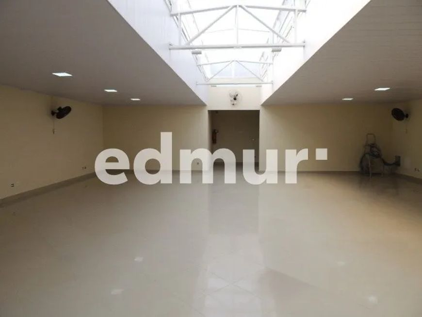 GALPÃO para VENDA E ALUGUEL com 601m² no bairro Jardim Stella com 0 quartos e 0 vagas. Santo André,