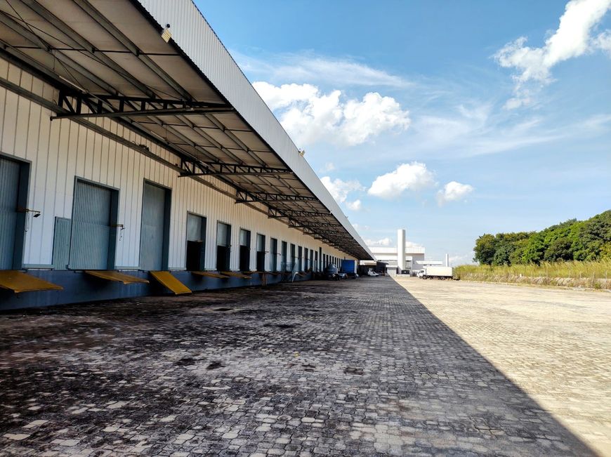 Galpão Logístico em Condomínio para Locação com 4400m² pé direito 12 mts livres, 8 Docas e pátio co