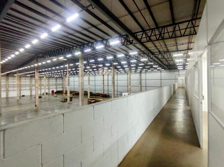 Galpão Logístico em Condomínio para Locação com 4400m² pé direito 12 mts livres, 8 Docas e pátio co