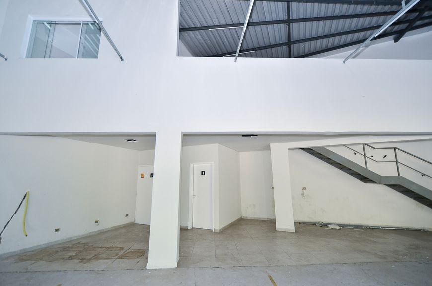 Galpão/Depósito/Armazém para venda possui 274 metros quadrados em Vila Gilda - Santo André - SP