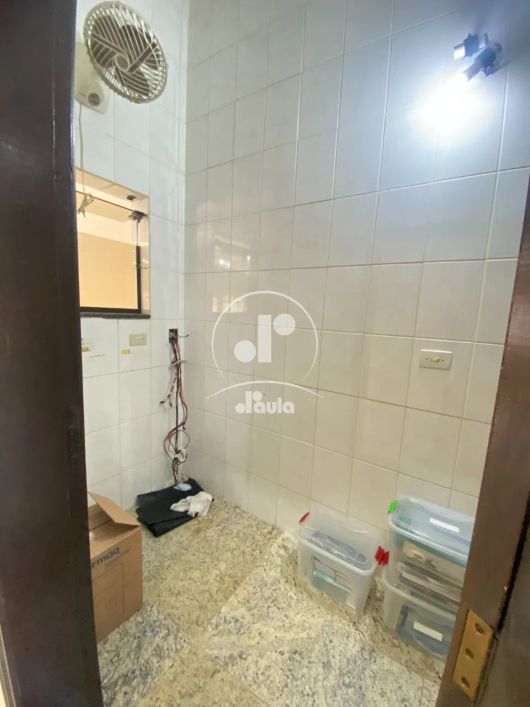 Salão para locação com 192m², 2 banheiros, na Vila Pires em Santo André/SP.