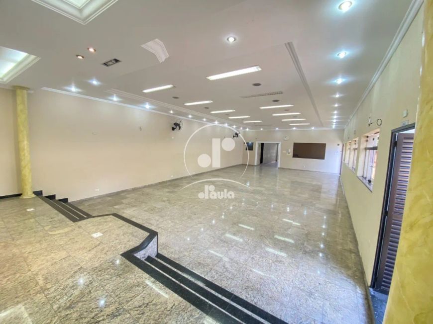 Salão para locação com 192m², 2 banheiros, na Vila Pires em Santo André/SP.