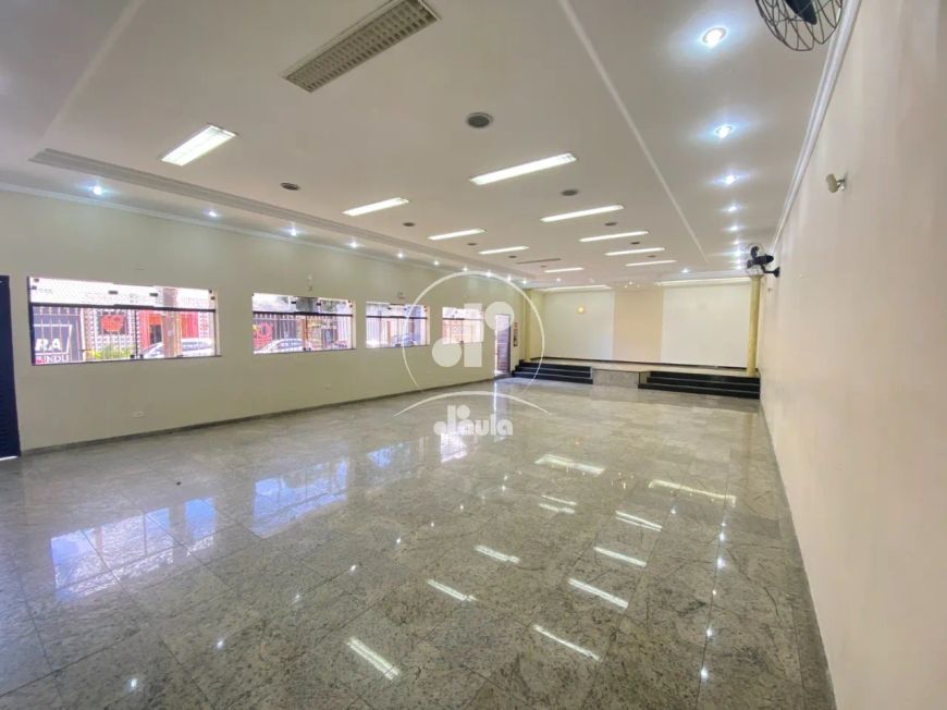 Salão para locação com 192m², 2 banheiros, na Vila Pires em Santo André/SP.