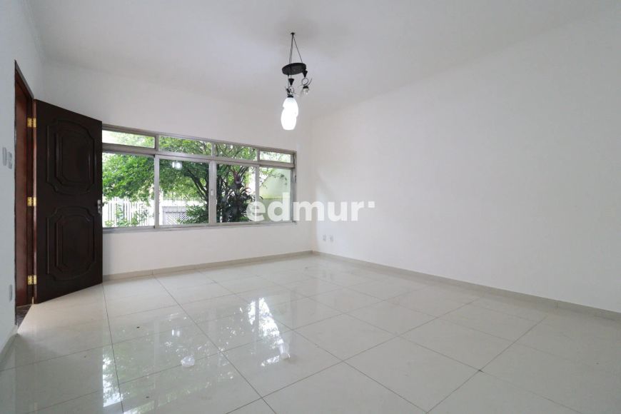 CASA para ALUGUEL com 200m² no bairro Parque Erasmo Assunção com 3 quartos e 5 vagas. Santo André, S
