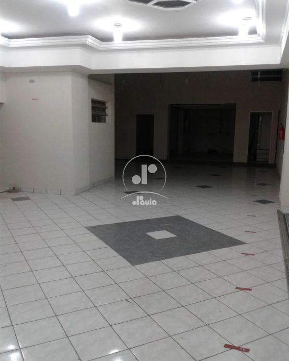Salão Comercial de Alto Padrão em Santo André-SP, no Centro: 380m², 2 banheiros, 3 vagas de garagem.