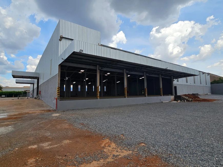 Galpão Logístico 1.750 m2, Pé dir 6.7 m, 5 docas, Guarita,Escritórios 250m2 área total 2000m2 T