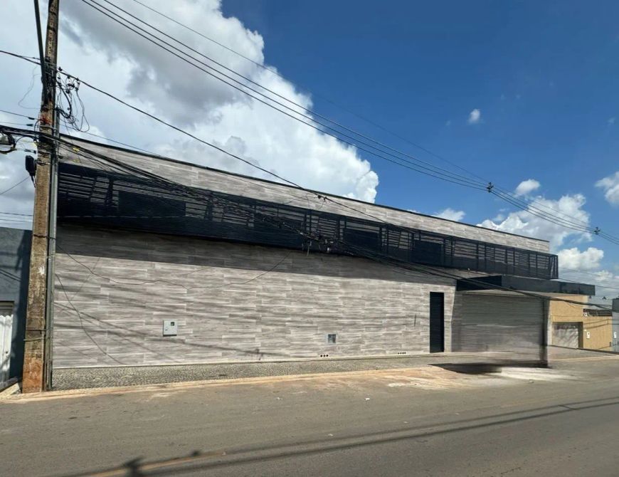Galpão Logístico ou Loja com 250m² com 5 mts de pé direito em terreno de 250m² frente para o Tagu