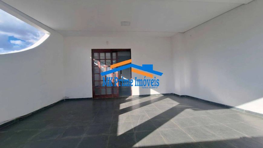 Sobrado c/ 252m², 3 Quartos(1 Suíte), 2 vagas coberta no Jd. Abril - Osasco