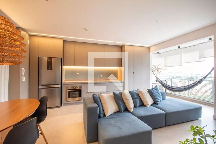 Apartamento, 2 quartos (1 suíte), à venda no bairro Centro, com 1 vaga