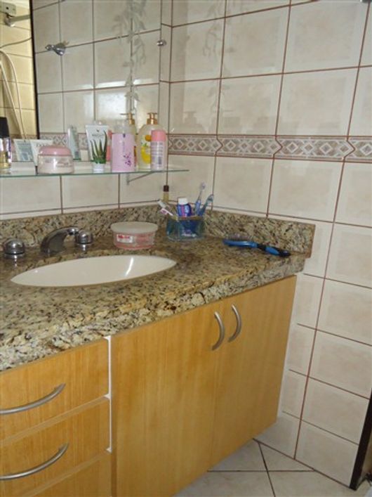 APARTAMENTO ESPAÇOSO, CONDOMÍNIO COM MUITO VERDE!
