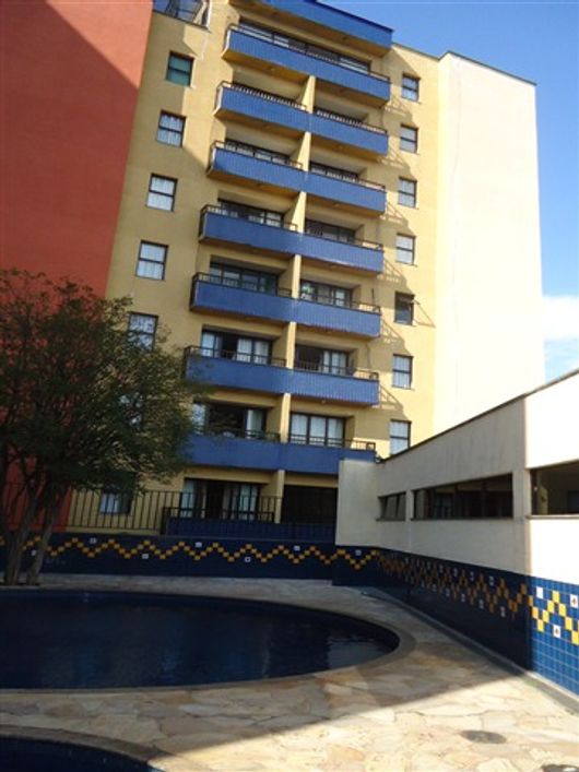 APARTAMENTO ESPAÇOSO, CONDOMÍNIO COM MUITO VERDE!